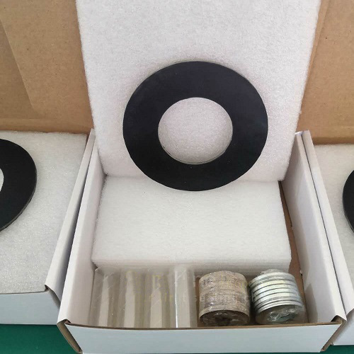 Какой срок службы у комплекта фланцевых изоляционных прокладок?